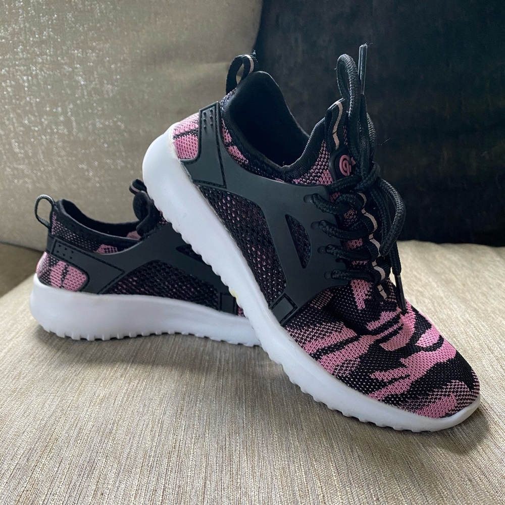 🤩SOLD🤩 GIRLS CHAMPION PINK CAMO TENNIS SHOES